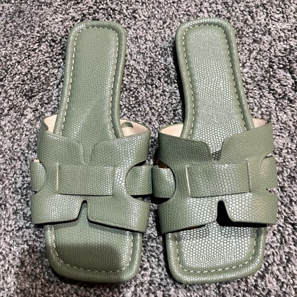 Women’s H style flat sandal green new size 38 summer beach luxury shoe - Picture 1 of 2